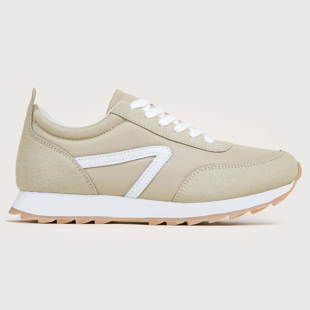 DNA Footwear NWT Women's Beige Sneakers Size 8.5